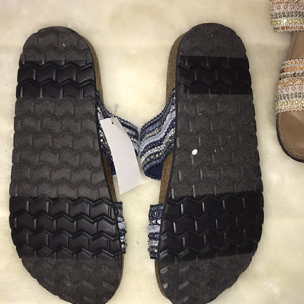 2 pairs of Basic Edition Women’s slip on sandals - Picture 7 of 10